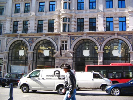 Ingresso dell’Apple Store Londinese