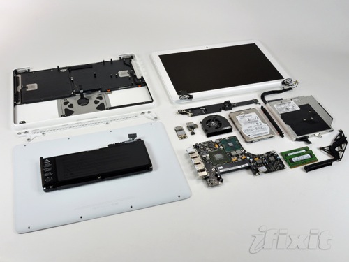 MacBook White smontato da iFixit