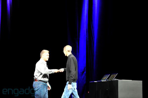 Steve Jobs lascia la parola a Phil Schiller al WWDC 2011