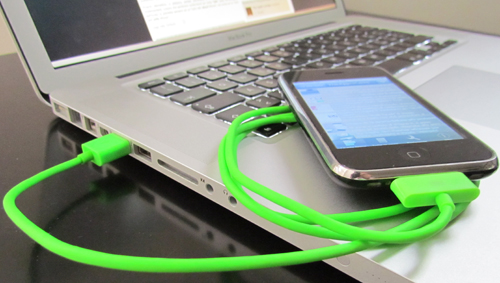 Cavo Dock - USB by aiino green con MacBook Pro e iPhone - The Apple Lounge