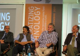 Democratizing Technology - Gaetano Thorel, Carlo Infante, Marco Zamperini, Carlo Cavicchi - The Apple Lounge