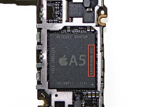 Apple A5 montato sulla scheda logica di un iPhone 4S