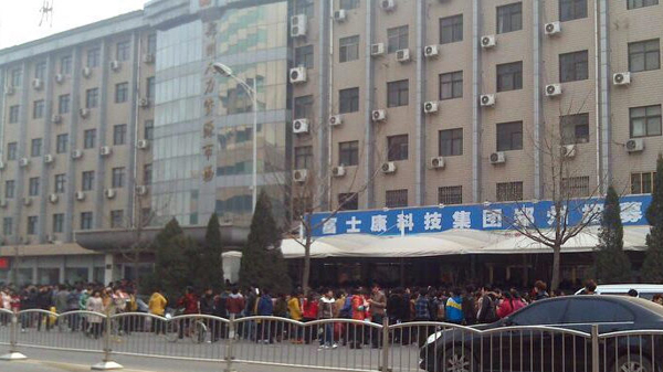 In fila in Cina per essere assunti da Foxconn