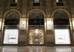 I vecchi locali di Prada in Galleria Vittorio Emanuele II a Milano - TheAppleLounge.com