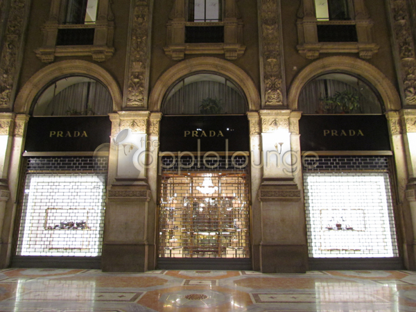 I vecchi locali di Prada in Galleria Vittorio Emanuele II a Milano - TheAppleLounge.com