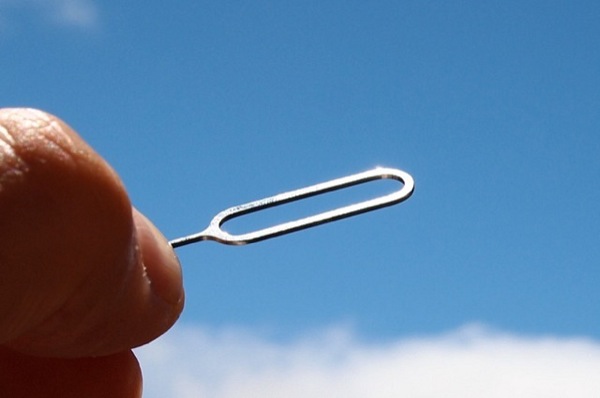 apple-liquidmetal-sim-ejector-pin