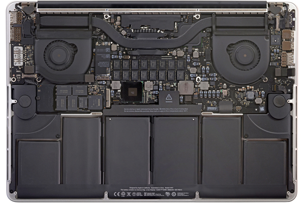 MacBook Pro con Retina Display, particolare dell'apertura - TheAppleLounge.com