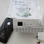 NETGEAR WN3000RP Universal WiFi Range Extender, particolare della parte laterale e raffronto dimensioni con un iPhone 3GS - TheAppleLounge.com