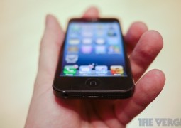 iPhone 5s integrazione tasto home lettore impronte digitali