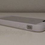 Cover iPhone 5 Clear, immagine di un iPhone 5 inserito nella cover con particolare dell'apertura per l'attivazione della modalità silenziosa - TheAppleLounge.com