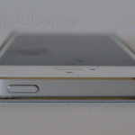 Cover iPhone 5 Mirror by Puro, particolare del lato del prodotto da cui si ha accesso al pulsante di accensione del telefono e particolare del lato da cui si ha accesso alla porta lightning - TheAppleLounge.com