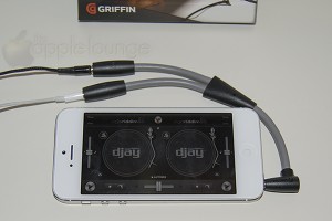 Griffin DJ Cable, particolare del cavo con l'applicazione djay for iPhone - TheAppleLounge.com