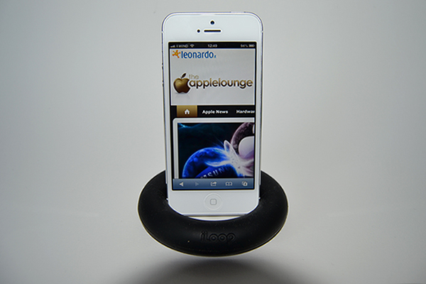 iLoop, iPhone 5 inserito nel supporto - TheAppleLounge.com