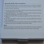 moshi iGlaze armour for iPhone silver, particolare delle istruzioni per l'uso della pellicola protettiva in dotazione per il retro del telefono - TheAppleLounge.com