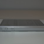 Puro Cover iPhone 5 Stripes, particolare dei pulsanti volume - TheAppleLounge.com