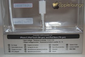 Puro, Carica batterie da auto per dispositivi Apple con connettore Lightning (particolare confezione retro) - TheAppleLounge.com