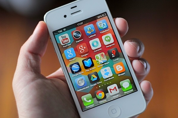 iPhone 4S con applicazioni Google