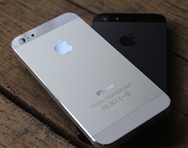 iPhone 5 bianco e nero