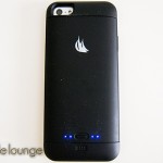 VaVeliero battery cover for iPhone 5, particolare retro con telefono sotto carica -TheAppleLounge.com