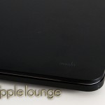 moshi iGlaze pro 15 R, cover per MacBook Pro 15 Retina Display (cover sul portatile, particolare logo moshi) - TheAppleLounge.com