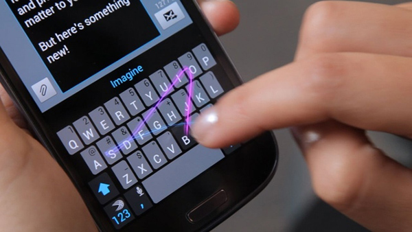 La SwiftKey in azione. Foto presa da The Verge.