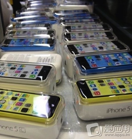 blue_white_yellow_iphone_5c_packaged