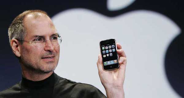 steve-jobs-iphone-presentation