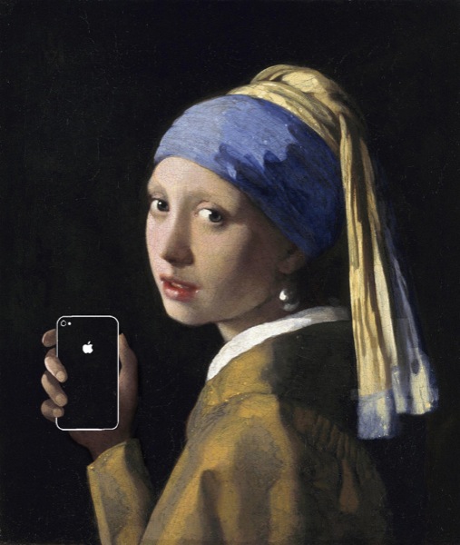 La ragazza con l'orecchino di perla (o Ragazza col turbante), dipinto da Jan Vermeer nel 1665, diventa "La ragazza con l'orecchino di perla e un iPhone (4S, probabilmente). Lo sguardo vanitoso e ammiccante della fanciulla che ha finalmente avuto in regalo lo smartphone che tanto desiderava.