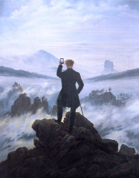 Nel 1818, ovvero l'anno in cui Caspar David Friedrich dipinse il "Viandante sul mare di nebbia", non esistevano i navigatori satellitari e quindi era facile perdersi. E quando si capitava per puro caso di fronte a simili splendide venute, non si poteva neanche fotografarle per caricarle su Instagram condendole con gli hashtag più in voga. Che tempi.