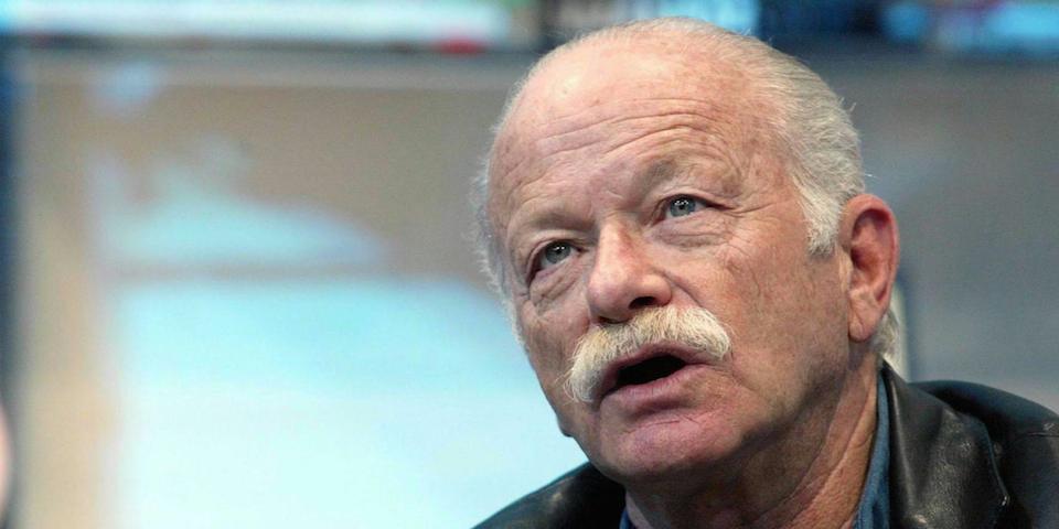 Gino Paoli ascolta con attenzione il Medley Mazurke di Luca Sbardella.