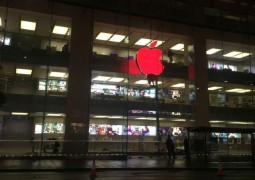 apple store giornata aids