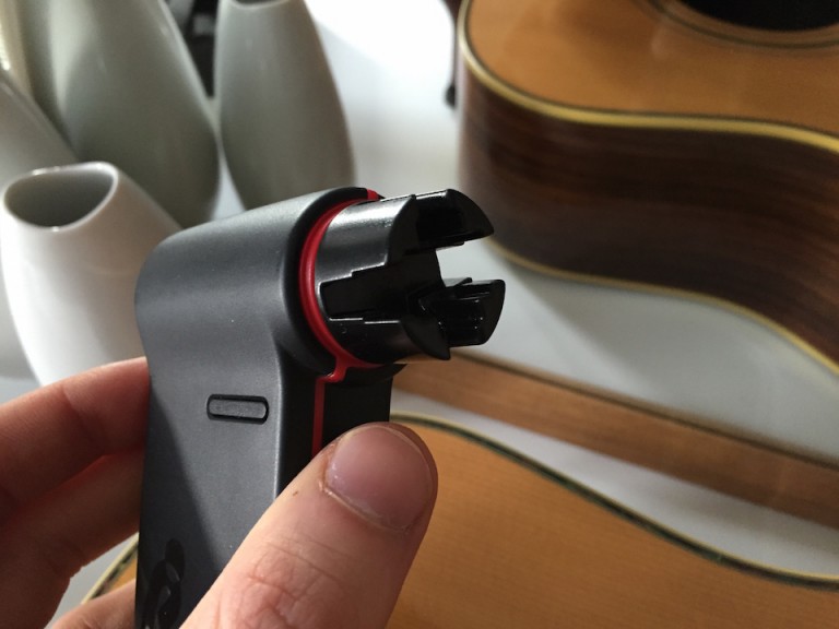 Roadie Tuner L accordatore Per Chitarra Che Si Connette All iPhone 