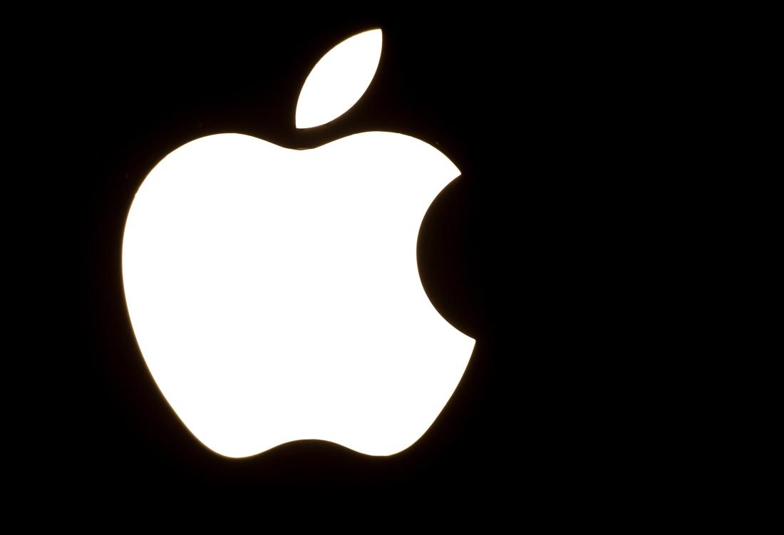 An illustration of the Apple Inc. logo taken of January 30, 2015 in Lille.  AFP PHOTO / PHILIPPE HUGUEN        (Photo credit should read PHILIPPE HUGUEN/AFP/Getty Images)